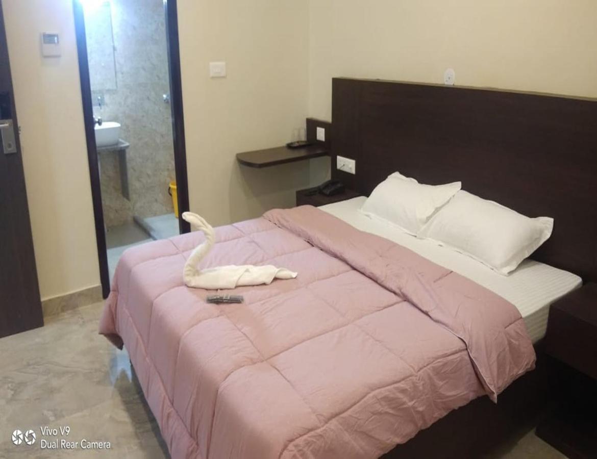 Hotel Artika Inn Waranasi Zewnętrze zdjęcie